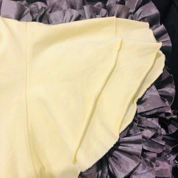 Kimchi Blue ruffle crop top from Urban Outfitter - Picture 5 of 8